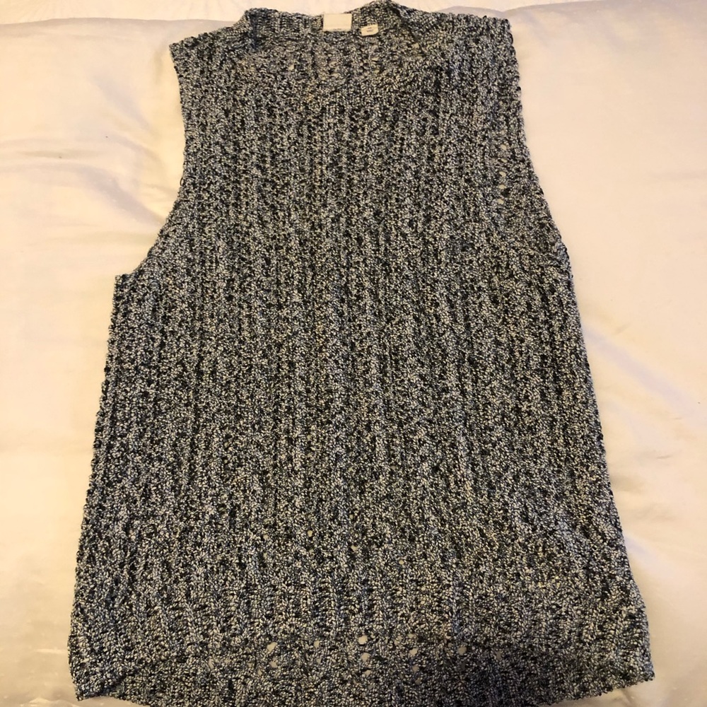Sleeveless Gap Sweater💙